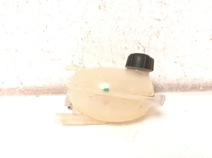 Dacia Duster (2017–2024) Coolant reservoir 217100680R - 5