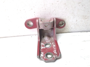 Hyundai Santa Fe (2012–2018) Front door lower hinge 1120102 - 2