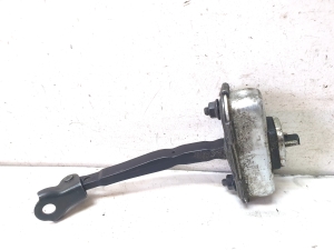Hyundai Santa Fe (2012–2018) Front door check - 3