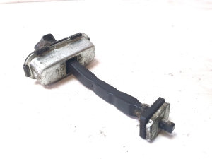 Hyundai Santa Fe (2012–2018) Front door check - 2