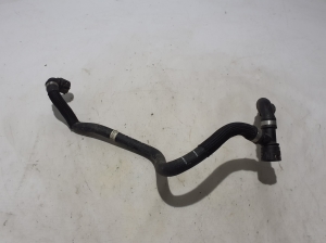 BMW i5 G60 (2023–2026) Jahutusradiaatori voolik 17128490277 - 2