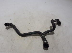 BMW i5 G60 (2023–2026) Jahutusradiaatori voolik 17128490265 - 3