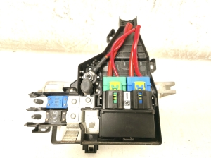 Dacia Duster (2017–2024) Positive cable terminal 241148233R - 2