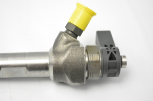  Fuel injector 