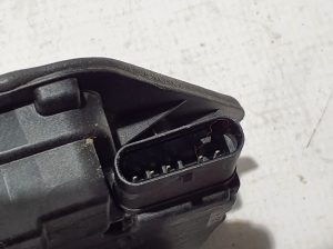 BMW i5 G60 (2023–2026) Rear side door lock 5A160C3 - 3