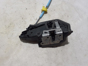 BMW i5 G60 (2023–2026) Rear side door lock 5A160C4 - 4