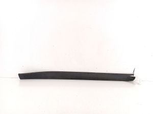 Another detail of the exterior sill trim - 9Y0853540
