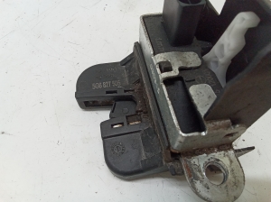 Volkswagen Golf VII (2012–2026) Trunk lid lock 5G6827505 - 2
