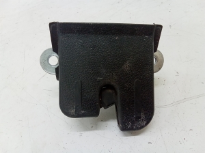 Volkswagen Golf VII (2012–2026) Trunk lid lock 5G6827505 - 4