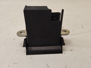 Skoda Yeti (2009–2017) Trunk lid lock 5L6827505C - 2
