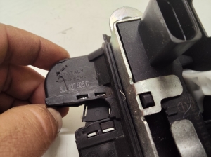 Skoda Yeti (2009–2017) Trunk lid lock 5L6827505C - 3