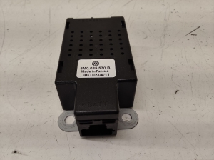 Volkswagen Golf VI (2008–2013) Antenas pastiprinātājs 5M0035570B - 2