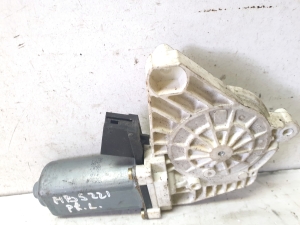 Mercedes Benz S-Class 221 (2005–2013) Esiukse aknatõstuki mootor A2218202742 - 2