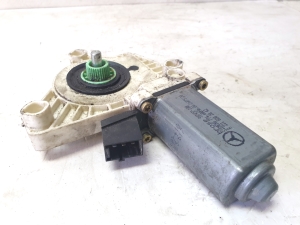 Mercedes Benz S-Class 221 (2005–2013) Esiukse aknatõstuki mootor A2218202842 - 4
