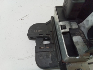 Volkswagen Scirocco III (2008–2017) Trunk lid lock 1K8827505C - 4