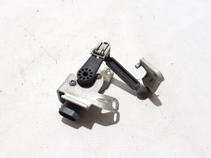 BMW i5 G60 (2023–2026) Andur tagumisel rummul 6892223 - 2