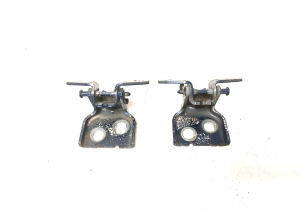 Charnière supérieure de porte avant - 