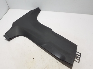 BMW i5 G60 (2023–2026) Keskpiilari siseviimistlus 5A0A288 - 4