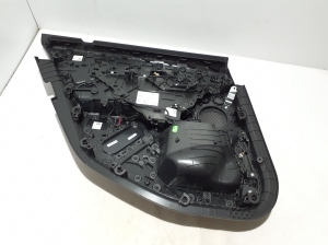 BMW i5 G60 (2023–2026) Tagumise küljeukse polster 5A16736 - 4
