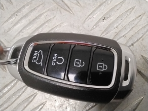 Hyundai Kona (2017–2023) Süütevõti 95440J9600 - 4