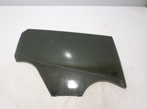   Vitre de porte latérale arrière  - 823004131R 