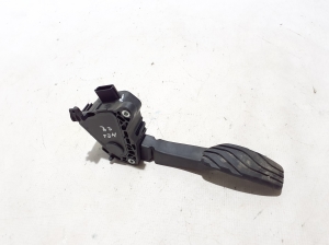   Pédale d’accélérateur  - 180025MZ0B 