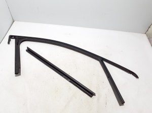 RENAULT Megane E-Tech CMF-EV (2022–2026) Front door rubber seal 803310694R - 2