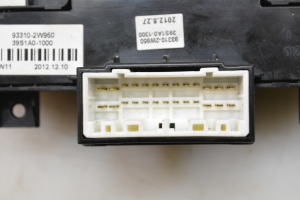 Hyundai Santa Fe (2012–2018) Heated seat switch 933102W950 - 2