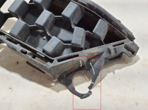 RENAULT Megane E-Tech CMF-EV (2022–2026) Front bumper lower grille 622546114R - 2