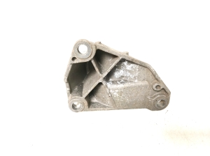 Dacia Duster (2017–2024) Esimese veovõlli kinnitus 397742974R - 2