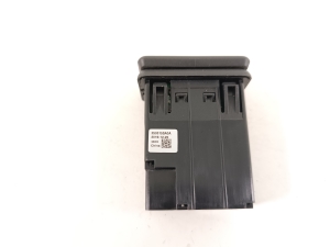NISSAN Leaf II (2017–2026) USB port 253315SA0A - 2