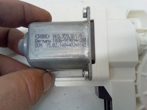 AUDI A6 C7 (2011–2018) Rear side door window regulator motor 8K0959811 - 3