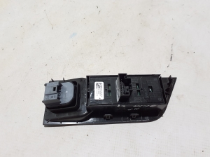 Skoda Octavia IV (2019–2026) Front door glass switch 5Q0959857D - 2