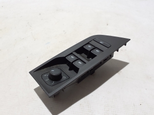 Skoda Octavia IV (2019–2026) Front door glass switch 5Q0959857D - 3