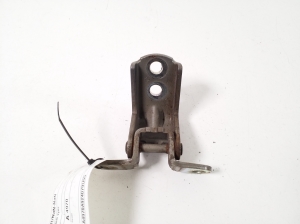 NISSAN Leaf II (2017–2026) Front door lower hinge 82420-AG000 - 2