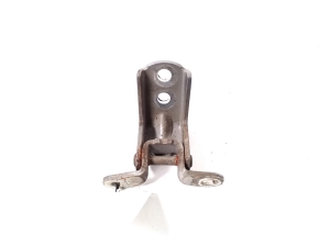 NISSAN Leaf II (2017–2026) Front door lower hinge 82421-AG000 - 2