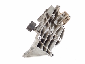 BMW X3 E83 (2003–2010) Generaatori kinnitus 7802639 - 4