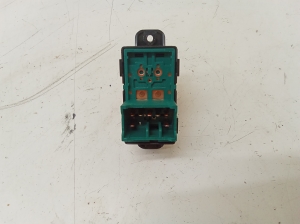 Hyundai i10 (2013–2026) Rear window opening switch 299122842 - 3