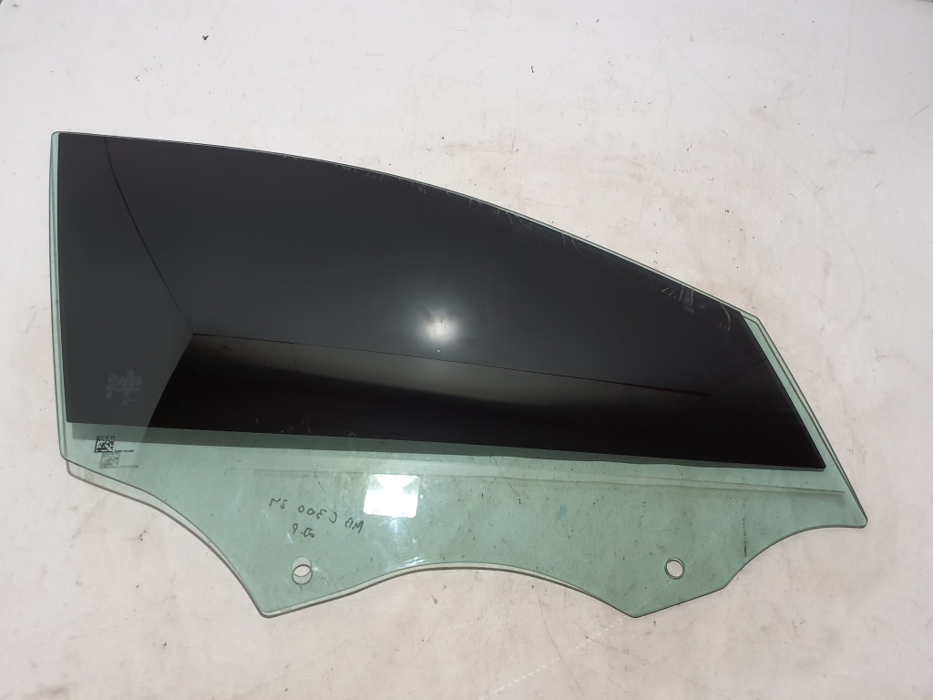 Mercedes Benz C-Class 206 (2021–2026) Esiukse klaas A2067253200 Mercedes Benz C-Class 206 (2021–2026) Esiukse klaas A2067253200