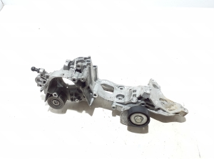   Lichtmaschinenhalter  - 05L103143B 