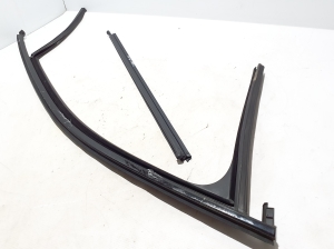 Skoda Octavia IV (2019–2026) Front door rubber seal 5E3837432L - 3