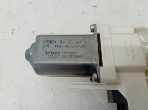 Skoda Superb (2008–2015) Front door window regulator motor 8K0959801 - 2