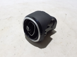 Mercedes Benz C-Class 206 (2021–2026) Salongi ventilatsioonirestid A2068304001 - 3