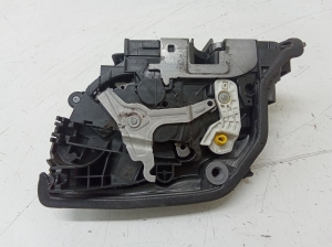 Mini Cooper F55 / F56 (2013–2026) Priekšējo durvju slēdzene 18283810CZ - 4