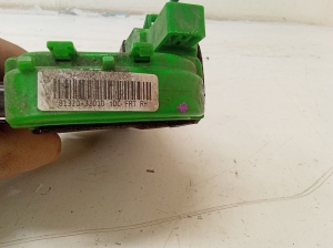 Hyundai i40 (2011–2026) Front door lock 813203Z010 - 2