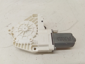 Front door window regulator motor - 8T0959801B