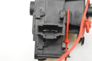 AUDI A4 B8 (2007–2016) Kütuse täiteava korgi lukustus 8K0862153 - 4