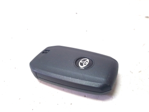 TOYOTA Avensis T27 (2008–2019) Remote key fob CR2032 - 3
