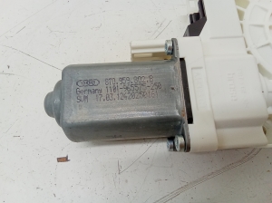AUDI A5 (2007–2016) Front door window regulator motor 8T0959802B - 2