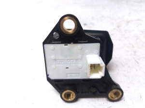 TOYOTA Avensis T27 (2008–2019) Stāvbremzes slēdzis 8439005030 - 3